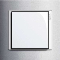 Gira Event. Цвет рамки: Алюминий; Цвет вставки и клавиши: Белый глянцевый