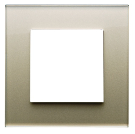 Рамка
R3,  1 пост,   цвет - шампань стекло,  вертикальная,  горизонтальная,  стекло,  81001GCG,  Wedder
 - PULSAL.RU