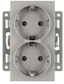 Розетка
PRESTO,  GLARE,  VERSA,  со шторками,  с заземлением,  двойная,  винтовые клеммы,   цвет - серый,  пластмасса,  043766 ARL,  043766,  Аrlight
 - PULSAL.RU