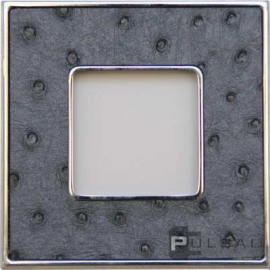 Рамка
Vintage Tapestry,  1 пост,   цвет - хром блестящий (bright chrome), alienasilver,  вертикальная,  горизонтальная,  кожа,  металл,  FD01321SCB,  FEDE
 - PULSAL.RU